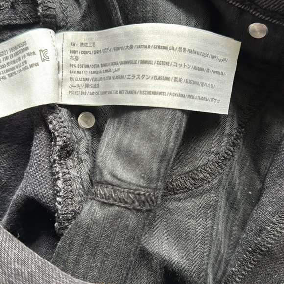 Abercrombie & Fitch The 90's Relaxed Cutoff Short High Rise in Black. Size 10. - Picture 5 of 5